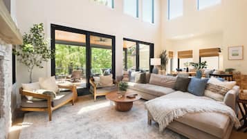 House (5 Bedrooms) | Property amenity