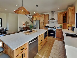 Casa (5 Bedrooms) | Servicio de la propiedad