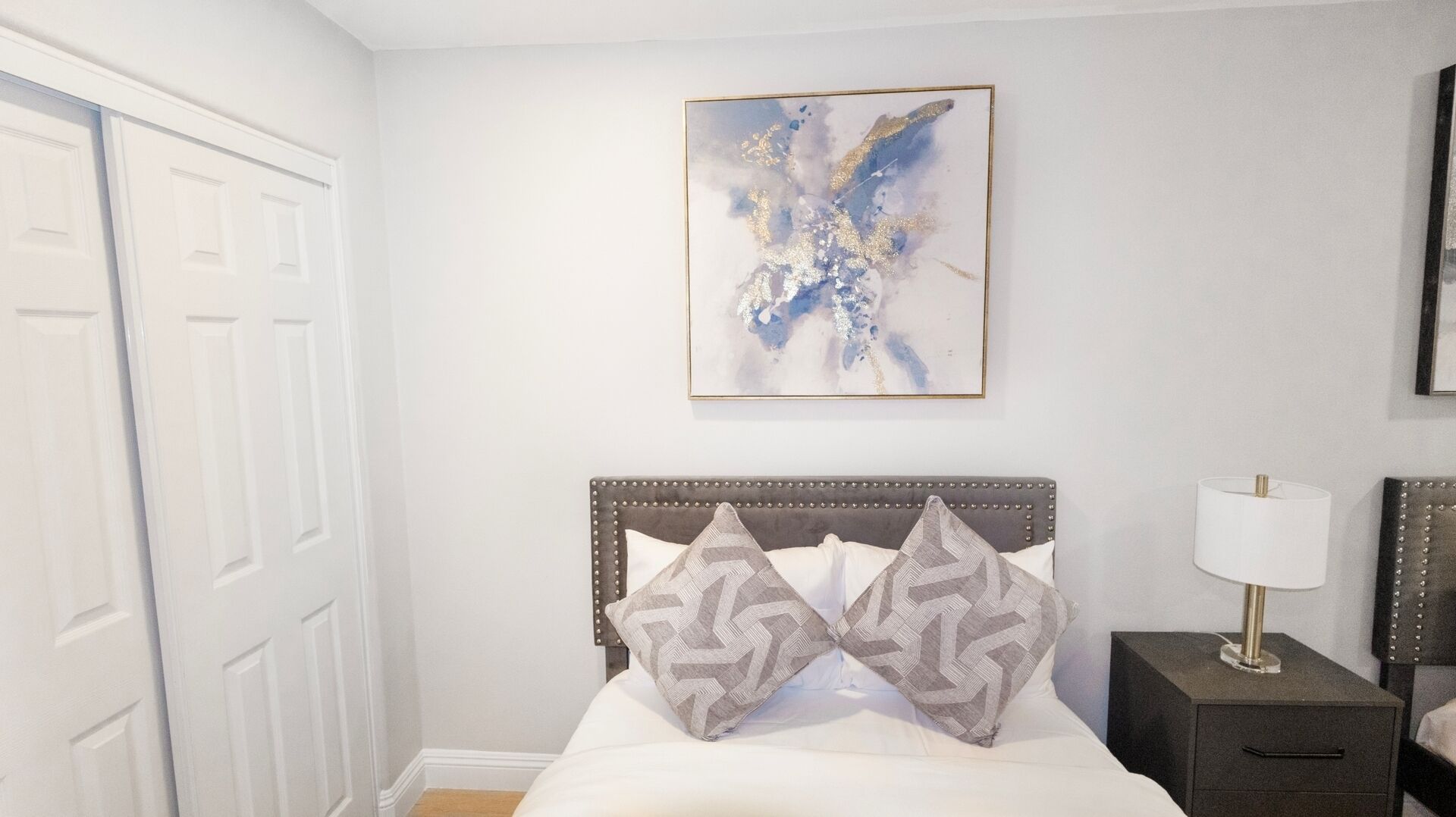 3 chambres, fer et planche à repasser, Wi-Fi, draps fournis