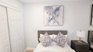 3 slaapkamers, een strijkplank/strijkijzer, wifi, beddengoed