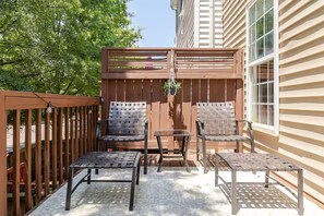 Terrace/patio - Spacious Home- central to Airport, Crabtree & food (Raleigh)