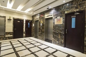 Hallway - Creative Partition Room in Barsha 1 (Dubai)