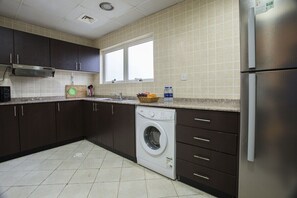 Fridge, microwave, stovetop - Creative Partition Room in Barsha 1 (Dubai)