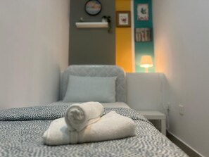 Desk, iron/ironing board, free WiFi - Creative Partition Room in Barsha 1 (Dubai)