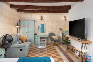 Townhome, Sea View | Living area - Traditional Townhouse - Rooftop Terrace (Senglea)