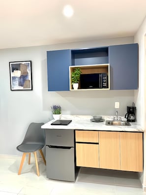 Economy Studio, 1 Double Bed, Patio | Private kitchen | Mini-fridge, microwave, stovetop, cookware/dishes/utensils - Living Alameda (Queretaro)