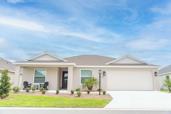 Exterior - Brand New Designer Home!- 5 minutes from East Port (Sumterville)