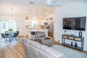 TV, offices - Brand New 3 bedroom house close to Eastport. (Sumterville)