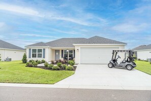 Exterior - 5 minutes to EastPort, Life Style ID's! (Sumterville)
