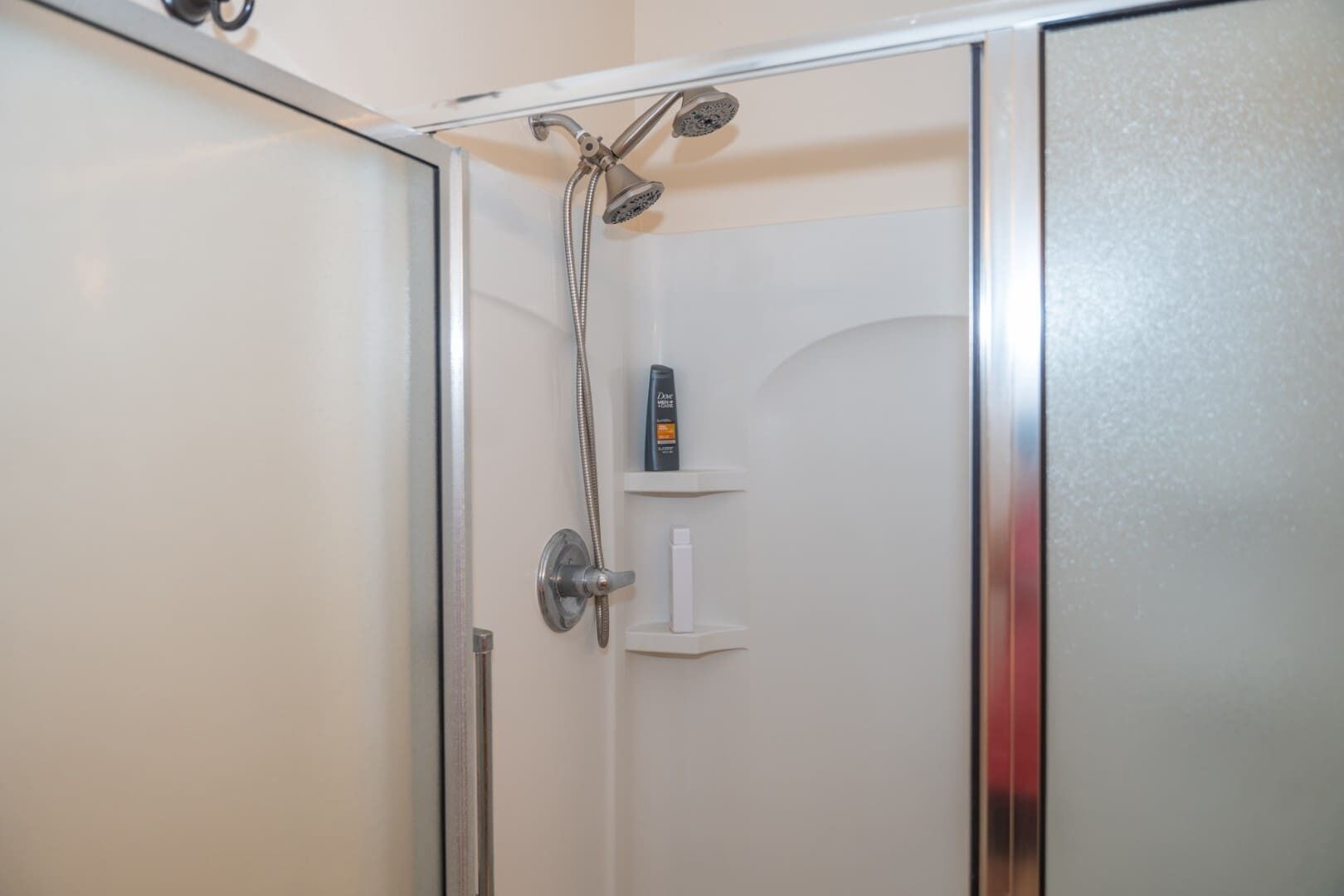 Bruser, hårtørrer, håndklæder, Shampoo