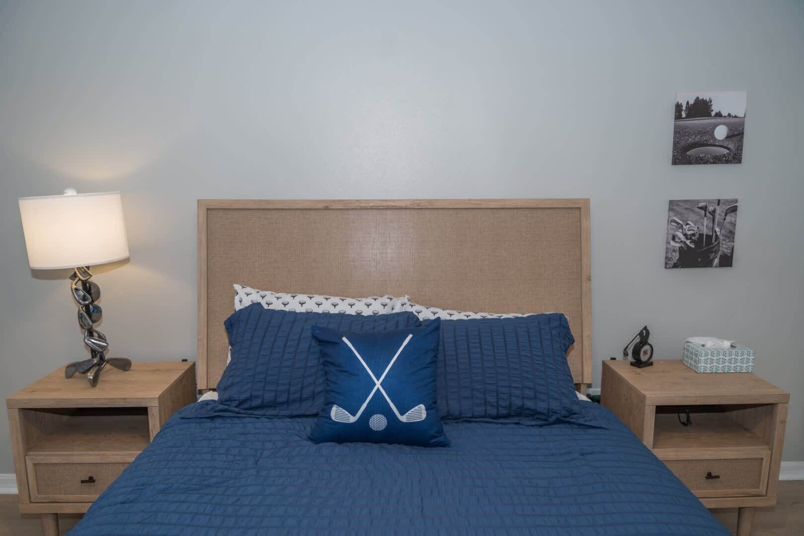 Een strijkplank/strijkijzer, wifi, beddengoed