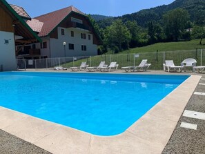 Pool - Cosy 1 BR apartment with swimming pools, tennis, sauna, 5 mn from Annecy's lake. (Giez)