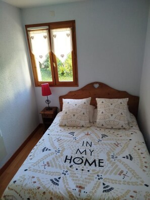 1 bedroom, iron/ironing board, WiFi - Cosy 1 BR apartment with swimming pools, tennis, sauna, 5 mn from Annecy's lake. (Giez)