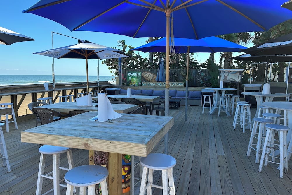 Sea Vista Resort And Tiki Bar