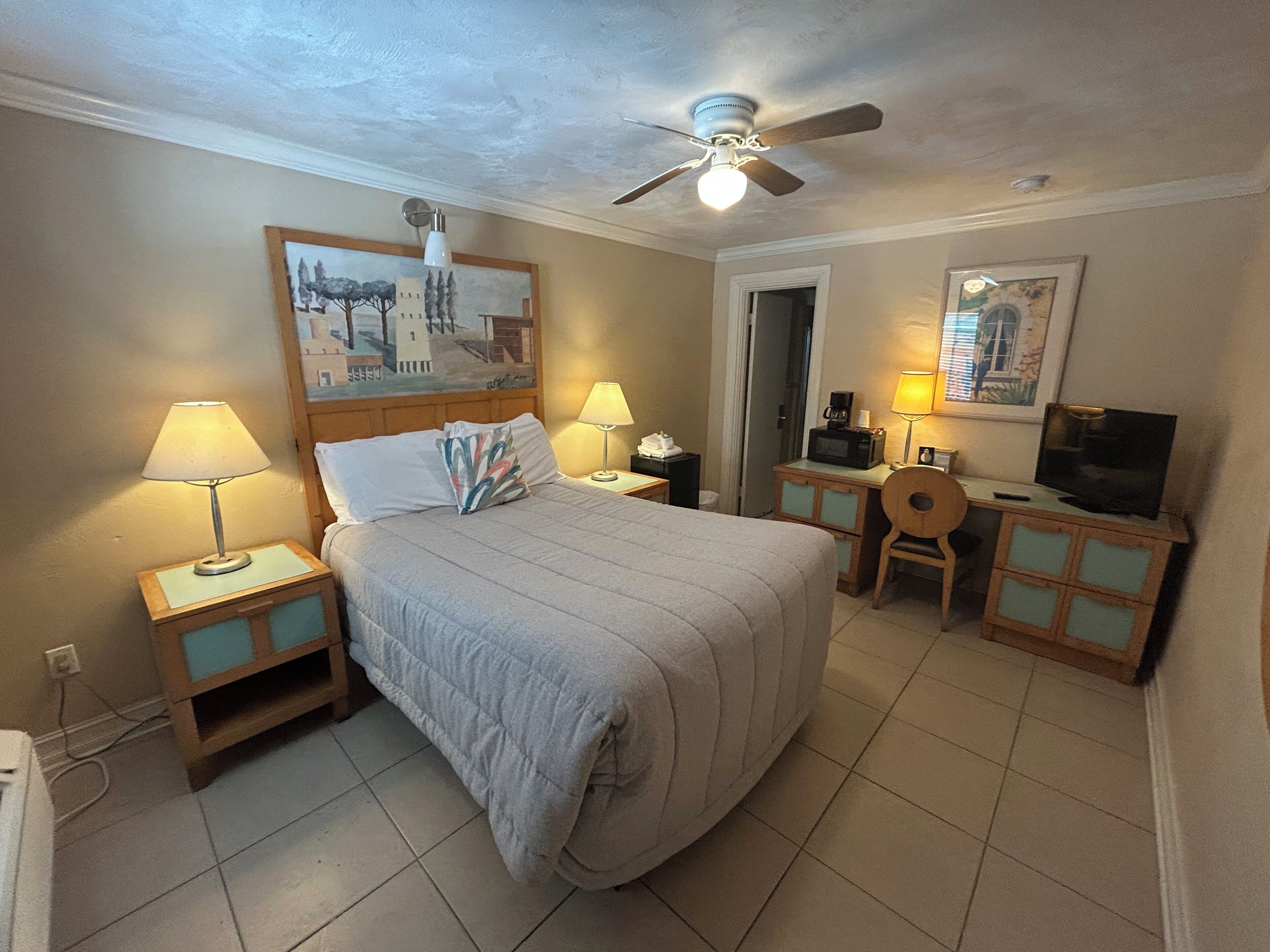 Standard Single Room, 1 Double Bed, Beachside | Desk, laptop workspace, bed sheets