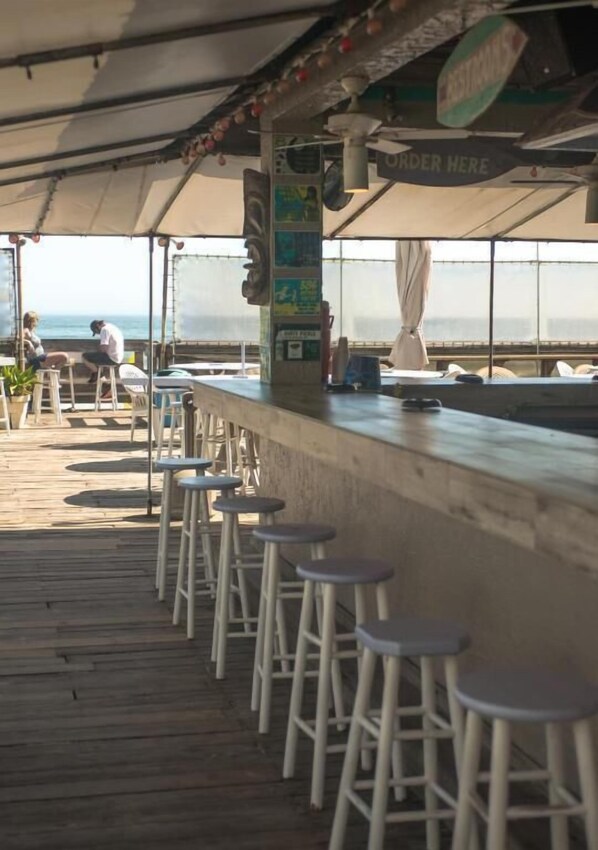 Bar (on property) - Sea Vista Resort And Tiki Bar (New Smyrna Beach)