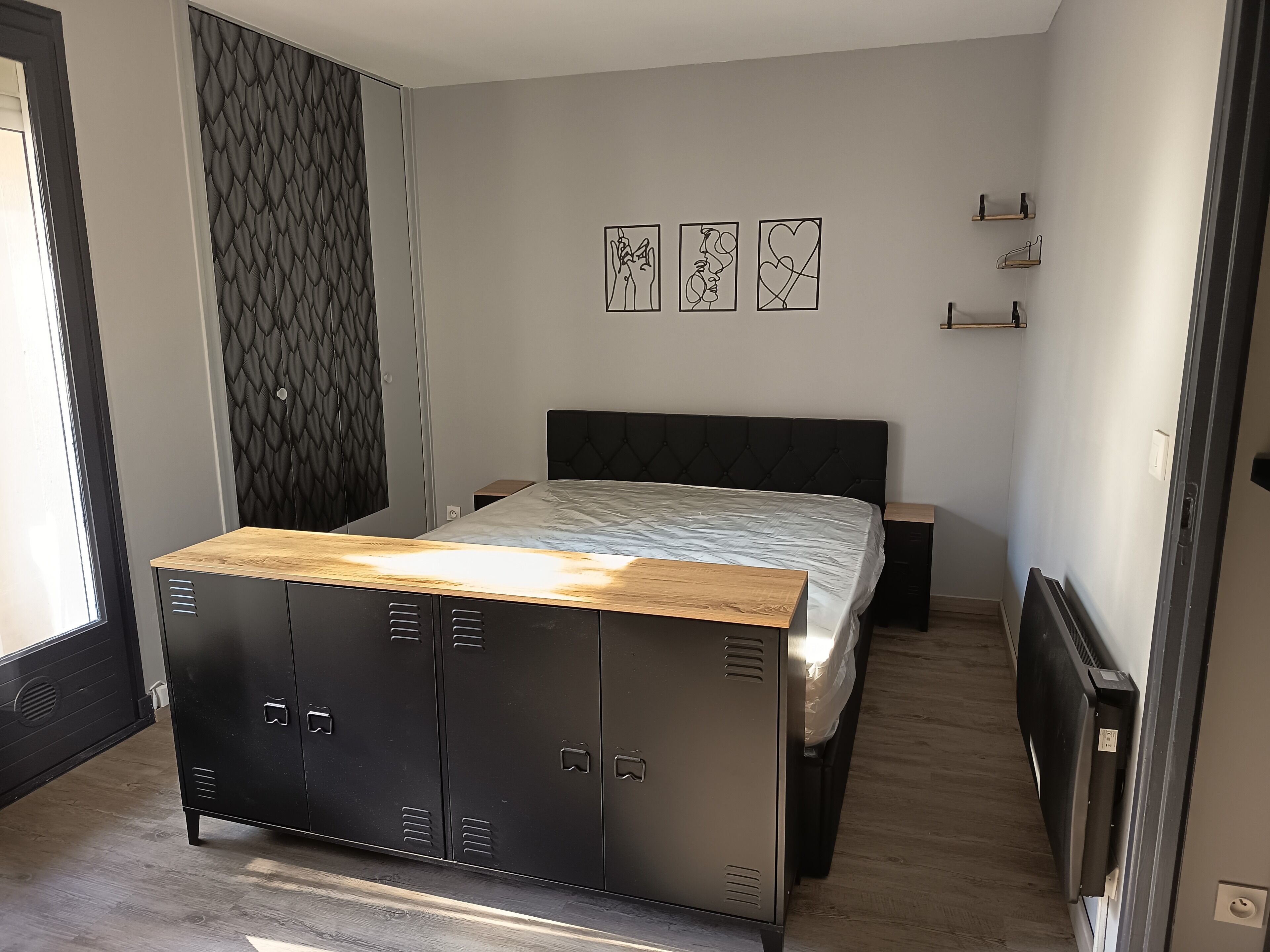 1 habitación, tabla de planchar con plancha y wifi 