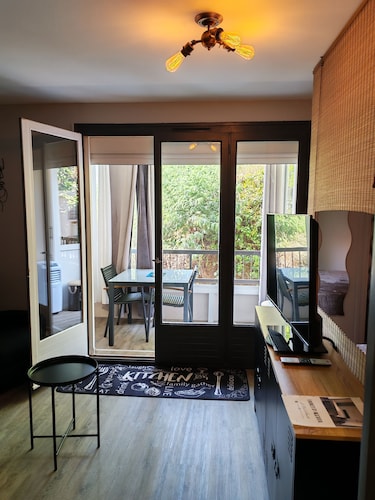 LARGE STUDIO - CLOSED LOGGIA - SHOWER - AIR CONDITIONING - BED 160 - RENOVATED
