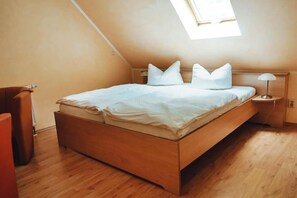 2 عدّة غرف نوم وخزنة داخل الغرفة وسرير سفر وواي فاي مجانًا