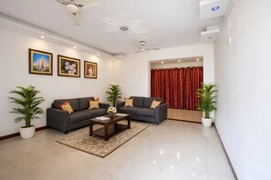 Living area - Family friendly rooms in Lucknow (Lucknow)