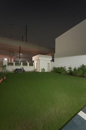 Property grounds - Family friendly rooms in Lucknow (Lucknow)