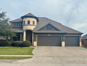 Exterior - Resort-Style 4BR Retreat w/ Private Pool & Hot Tub – Room for Everyone! (Burleson)