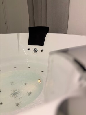 Indoor spa tub - Elegant urban dwelling in Catania- station area (Catania)