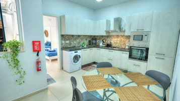 Apartment, Sea View | In-room dining