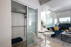 Interior - Chic SM Apartment Free Parking & High-Speed Wi-Fi (Santa Monica)
