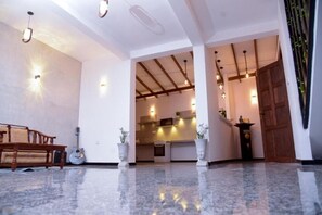 Interior - Ella Mountain Breeze Villa: Relax in Our Cozy Deluxe Double Room (Ella)