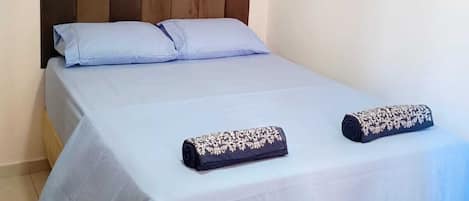 Silitysrauta/-lauta, Wi-Fi, vuodevaatteet