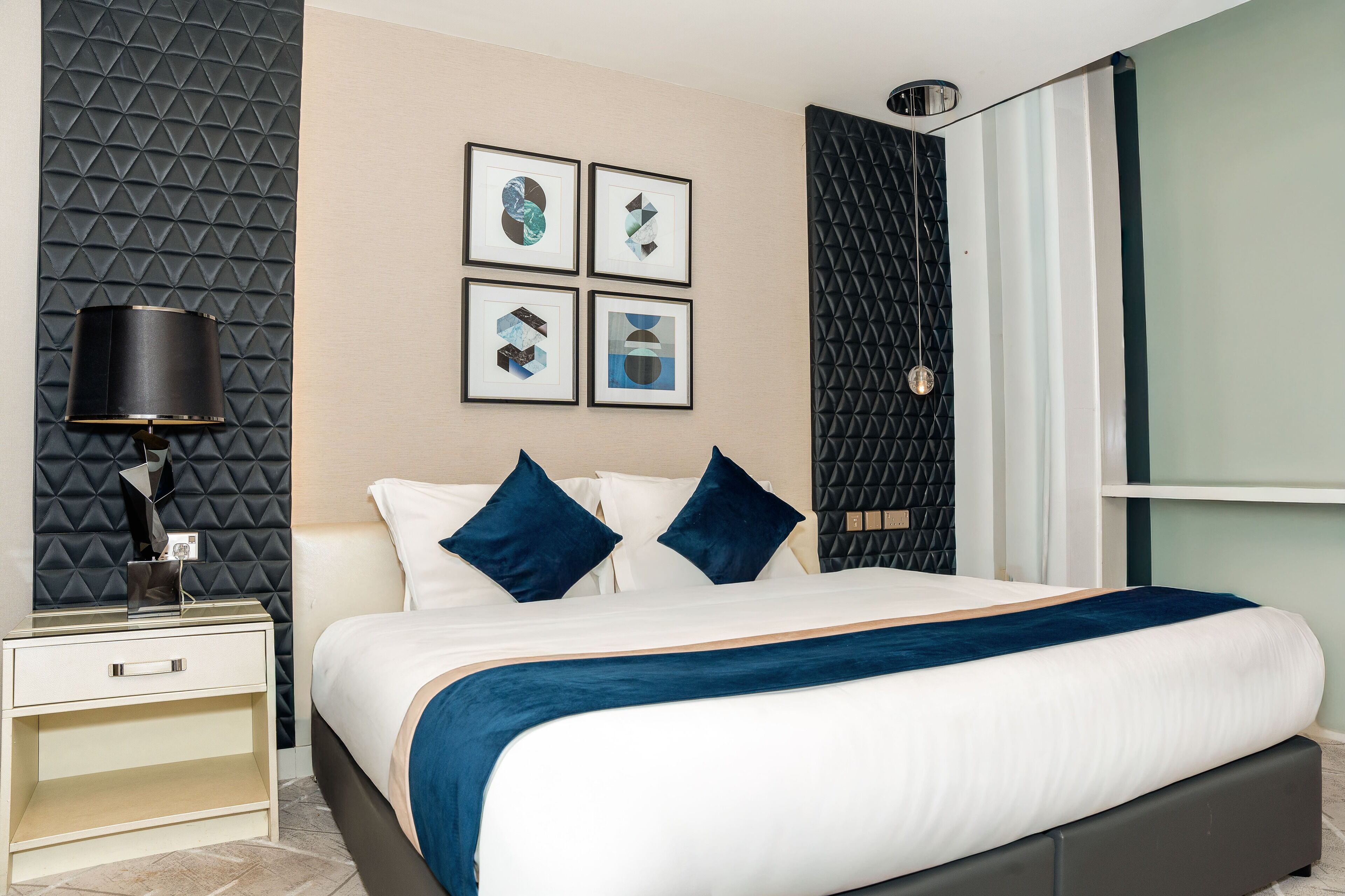 经济套房 | 客房内保险箱、遮光窗帘、隔音