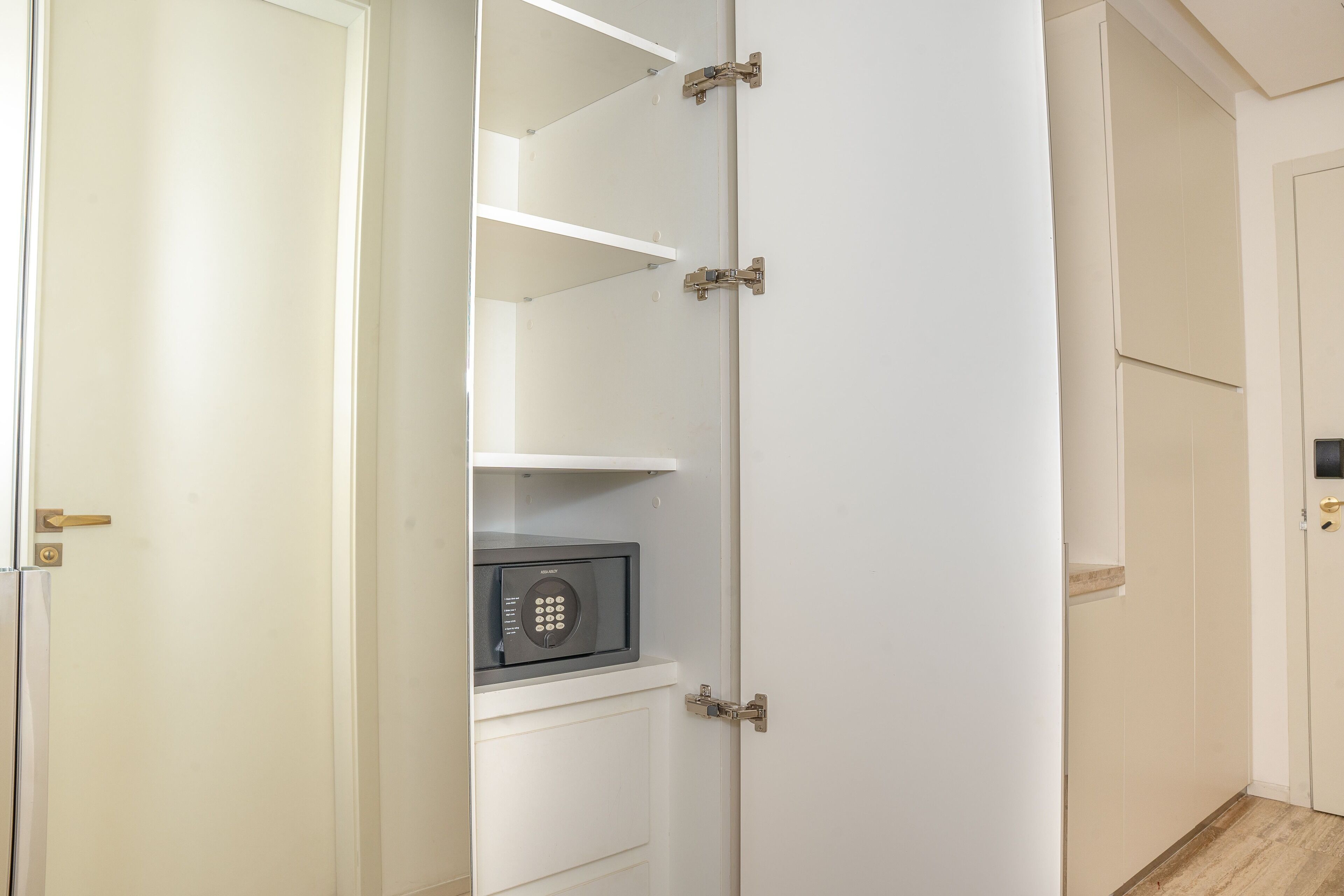 开间套房, 城市景观 | 客房内保险箱、遮光窗帘、隔音