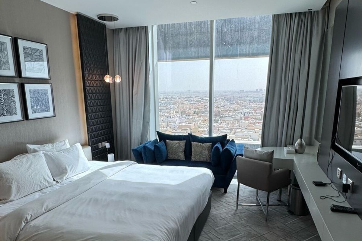 In-room safe, blackout curtains, soundproofing
