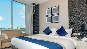 Caja de seguridad en la habitación y cortinas blackout