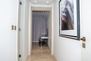 Grand-Suite | Zimmersafe, Verdunkelungsvorhänge, schallisolierte Zimmer