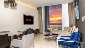 Caja de seguridad en la habitación y cortinas blackout