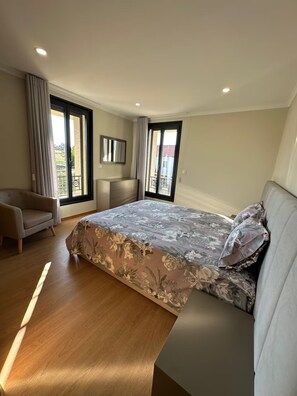 7 bedrooms, iron/ironing board, internet, bed sheets