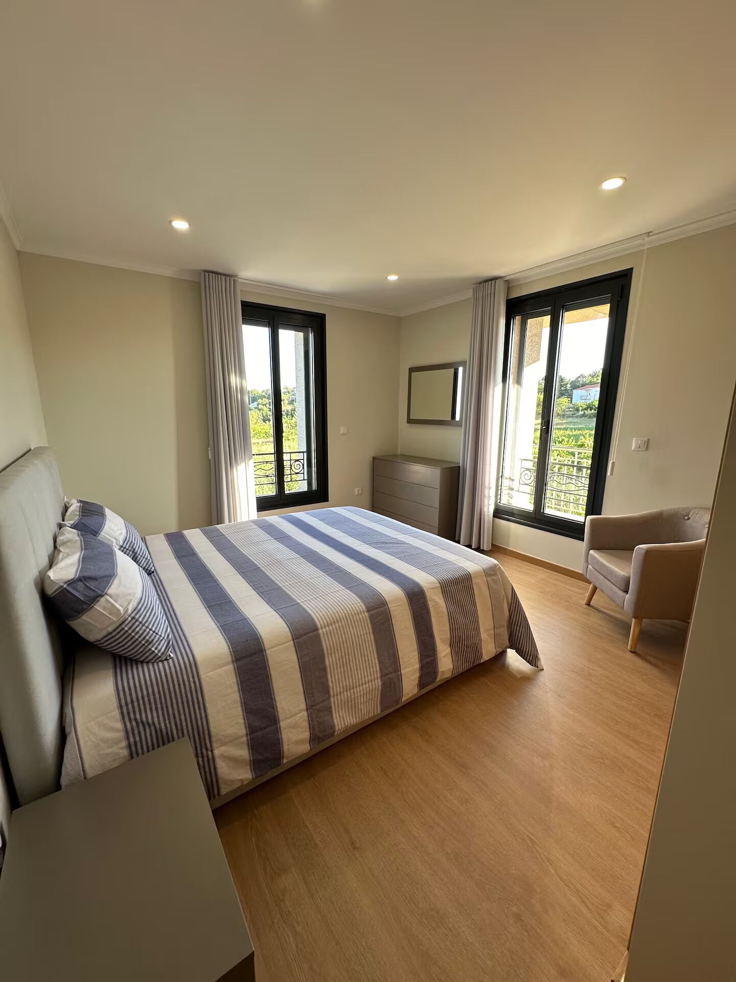 Iron/ironing board, internet, bed sheets