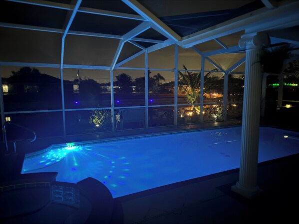Outdoor pool, a heated pool - Cape Coral Waterfront Retreat - Pool, Spa & Tropical Tommy Bahama Style - Pets (Cape Coral)