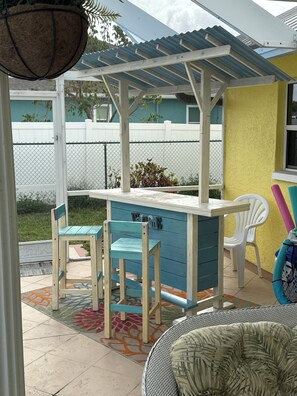 Terrace/patio - Cape Coral Waterfront Retreat - Pool, Spa & Tropical Tommy Bahama Style - Pets (Cape Coral)