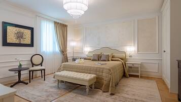 4 chambres, bureau, fer et planche Ă repasser, lit parapluie