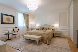 4 bedrooms, desk, iron/ironing board, travel cot - Luxury Lake Front Catullo A1 (Sirmione)