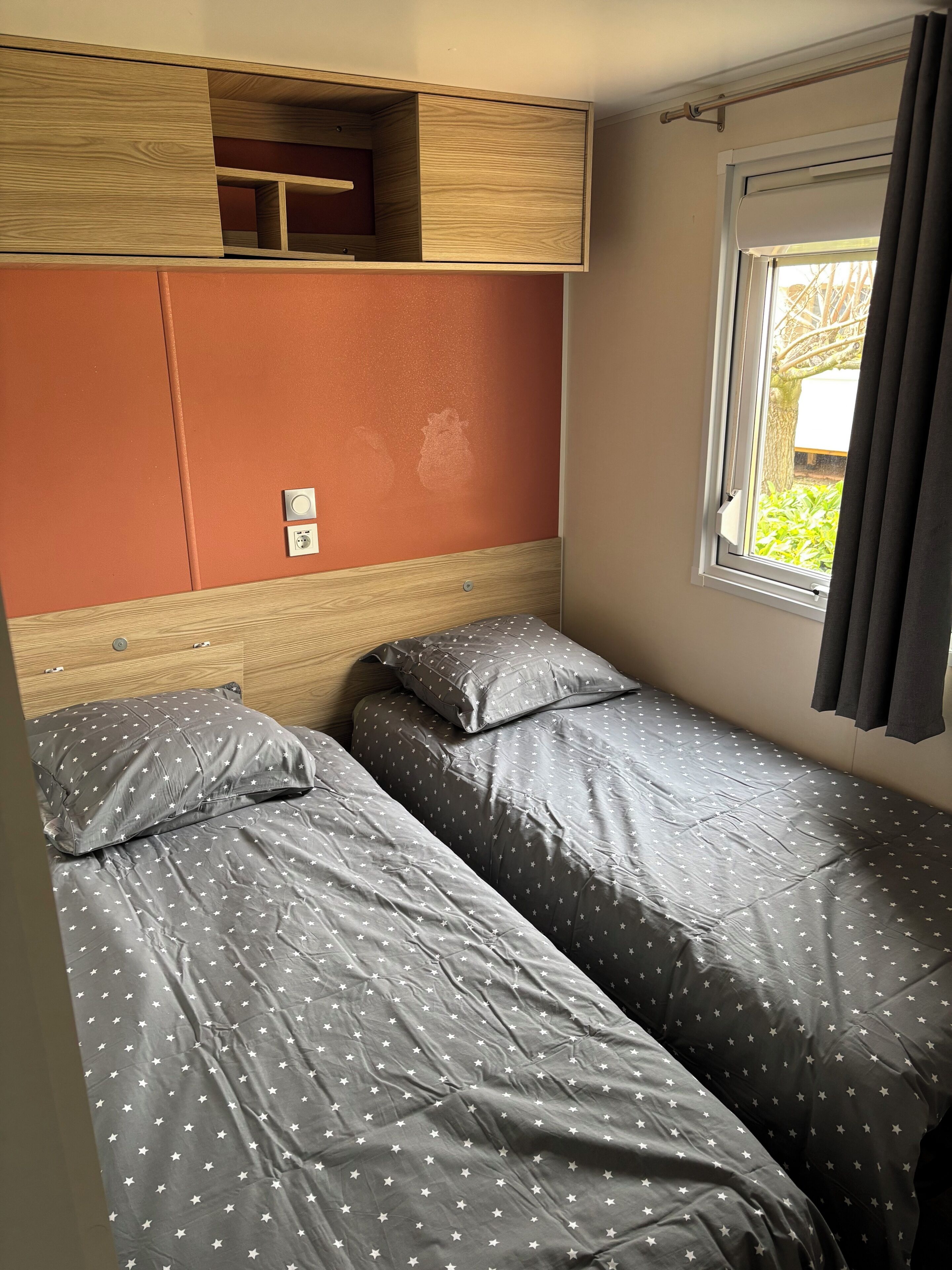 3 bedrooms, travel cot, free WiFi, bed sheets