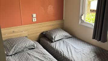 3 bedrooms, travel cot, free WiFi, bed sheets