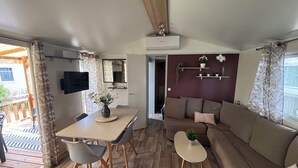 Living area - Mobile home 379, 4-star campground, Wi-Fi, AC (Lattes)