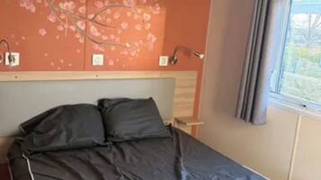 3 slaapkamers, reisbedje, gratis wifi, beddengoed