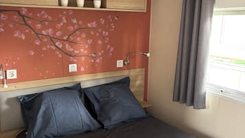 3 bedrooms, travel crib, free WiFi, bed sheets