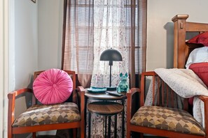 3 habitaciones, escritorio, tabla de planchar con plancha y wifi gratis