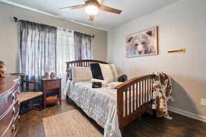 3 habitaciones, escritorio, tabla de planchar con plancha y wifi gratis